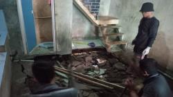 Lantai Rumah Warga Cisarua KBB Ambles dan Dinding Retak seusai Diguyur Hujan Deras<