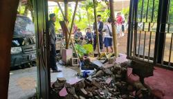 Pikap Seruduk Rumah Warga di Majalengka, Sopir Diminta Ganti Rugi