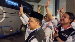 Diselimuti Haru, Wamenag Lepas Kepulangan 360 Jemaah Haji Embarkasi Solo 1 ke Tanah Air