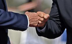 Tiba di Arab Saudi, Joe Biden Beradu Kepalan Tangan dengan Pangeran MBS