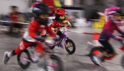 Serunya Anak Usia 2-6 Tahun Ikuti Lomba Sepeda Dorong