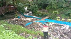 Tanggul Jebol dan Tanah Longsor Timpa Kolam Pemandian Cipanas Galunggung Tasikmalaya