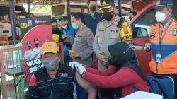 Gerai Vaksin Booster di Terminal Bungurasih Diserbu Pelaku Perjalanan