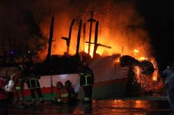 Kapal Kargo Angkut Ratusan Kontainer Terbakar di Pelabuhan Tanjung Perak Surabaya, 19 Damkar Dikerahkan