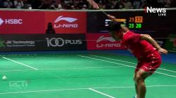 Emosional! Anthony Ginting Banting Raket saat Rayakan Juara Singapore Open 2022
