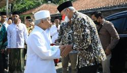 Kunjungi Ponpes An-Nawawi Purworejo, Ganjar Disambut Ribuan Santri dan Dihadiahi Lagu