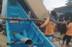 Dampak Gelombang Pasang, 6 Perahu Nelayan di Gunungkidul Rusak
