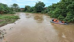 Cari Remaja Tenggelam di Sungai Ciwaringin Cirebon, Tim SAR Sisir Perairan hingga 8 Km<