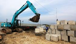 Pemasangan Tanggul Geobox Sepanjang 4 Km untuk Cegah Abrasi di Pesisir Indramayu<