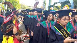  Unik, Prosesi Wisuda PEM Akamigas Cepu Diiringi Arak-arakan Barongan