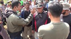 Ratusan Warga Demo PLTU Batang, Korlap Aksi Bersitegang dengan Kasat Intel Polres