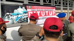 Satpol PP Indramayu Tutup Kedai Syifa Coffee Shop and Karaoke di Widasari<