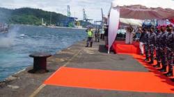 KRI Ajak-653 Bawa Ekspedisi Layanan Kas BI di Wilayah 3T Sulut   