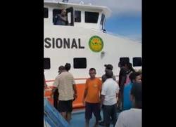 Keluarga 13 Korban Kapal Tenggelam Mengamuk Serang Tim SAR di Halmahera Selatan