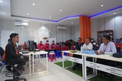 Inspiratif, Anak Muda Ini Bangun Bisnis Kreatif Kurir Bonjek dan Etalase UMKM Lokal<