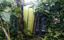 Diduga Ngebut di Tikungan, Mobil Boks Terjun ke Jurang di Lahat 