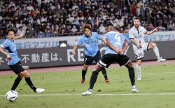 Uji Coba Pramusim: Lionel Messi Pamer Aksi, PSG Tekuk Kawasaki Frontale