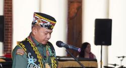 Jenderal Dudung Dianugerahi Warga Kehormatan Utama Masyarakat Adat Dayak