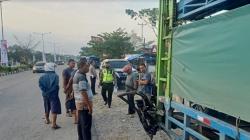 Kecelakaan di Padang, Minibus Hantam Truk Sedang Parkir di Bahu Jalan