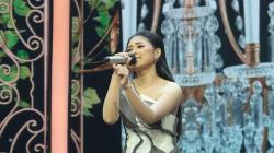 Dapat Standing Ovation dari Master Igun, Ayu Mendapat Kejutan di Rising Star Dangdut