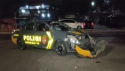 Mobil Patroli Polres Jakarta Timur Ringsek Ditabrak Motor di Kramatjati 