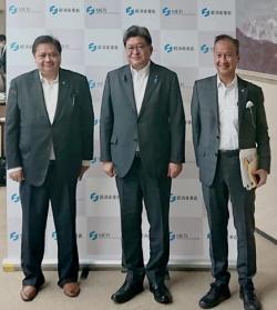 Bertemu Menteri Ekonomi Jepang, Menko Airlangga Bahas Kerja Sama Pengembangan SDM hingga Industri Hijau <