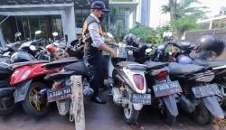 Belasan Motor Diangkut Dishub saat Pemilik Asyik Nongkrong di Citayam Fashion Week