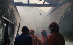 Kebakaran Hanguskan Rumah Kontrakan di Karawaci Diduga akibat Korsleting AC, Kerugian Capai Rp270 Juta