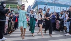 ABG Laki Berbusana Seperti Perempuan saat CFW, Siap-Siap Diangkut ke Panti Kedoya