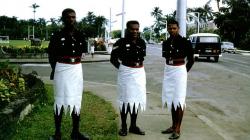 5 Seragam Polisi dari Berbagai Negara Paling Unik, Nomor 4 Pakai Rok Rumbai