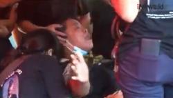 Tangis Pilu Ibunda Brigadir J Pecah di Makam Sang Anak: Tolong Saya Bapak..!
