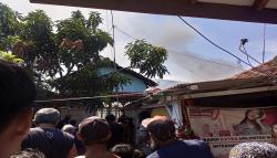  Ditinggal Melaut, Rumah Nelayan di Indramayu Ludes Terbakar <