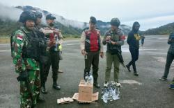 TNI-Polri di Intan Jaya Gagalkan Penyelundupan Miras ke Sugapa<