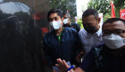 Penampakan Mardani H Maming Menyerahkan Diri ke KPK