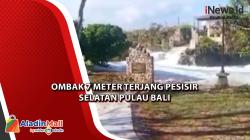 Video Ombak 7 Meter Terjang Pesisir Selatan Pulau Bali
