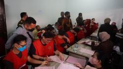 10 Tersangka Kasus DNA Pro dan Barang Bukti Dilimpahkan ke Kejari Kota Bandung