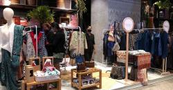 Bantu Perajin Lokal, Booth WBI Hadirkan 600 Kain Wastra Nusantara 