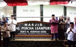 Warga Swadaya Bangun Masjid Percha Leanpuri, Herman Deru: Terima Kasih