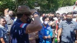 Kunjungi Desa Wisata di Minut, Sandiaga Uno Beli Oleh-Oleh Topi buat Ridwan Kamil
