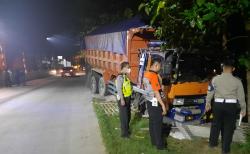 Horor, Sopir Truk Serangan Jantung dan Meninggal hingga Tabrak Warung Makan di Tangerang<
