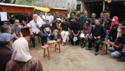 Ketika Ganjar Ngopi Bareng Warga dan Jaringan Radio Komunitas di Lereng Merapi