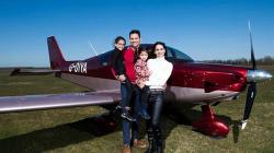 Rakit Pesawat Sendiri, Insinyur India Ini Ajak Keluarga Liburan ke Berbagai Negara