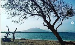 Mengenal Pantai Bagoes di Lampung, Masih Sunyi dan Terlihat Cantik dengan View Pegunungan