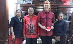  Kisah Mahasiswa Papua Lulus  S2, Orang Tua Enggan Pulang demi Bertemu Ganjar 