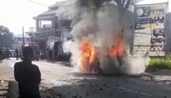 Minibus Terbakar Hebat di Jalan Raya Samarang Garut, Ada Indikasi Penyimpangan BBM<