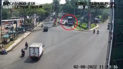 Truk Tabrak Motor dan Sepeda di Lampu Merah Rancabango Tasikmalaya, 1 Orang Tewas <