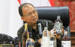 Wayan Koster Minta Kemasan Arak Pakai Aksara Bali Agar Naik Kelas 