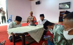 Curi Handphone Tetangga, Pria Ini Menangis Terpaksa Menikah di Kantor Polisi 