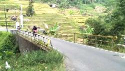 Proyek Jalan Selacau-Cisokan KBB Molor, Perbaikan Jembatan Ini Jadi Penyebab<