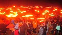 Tradisi Lamporan, Ratusan Petani Sukolilo Pawai Membawa Obor